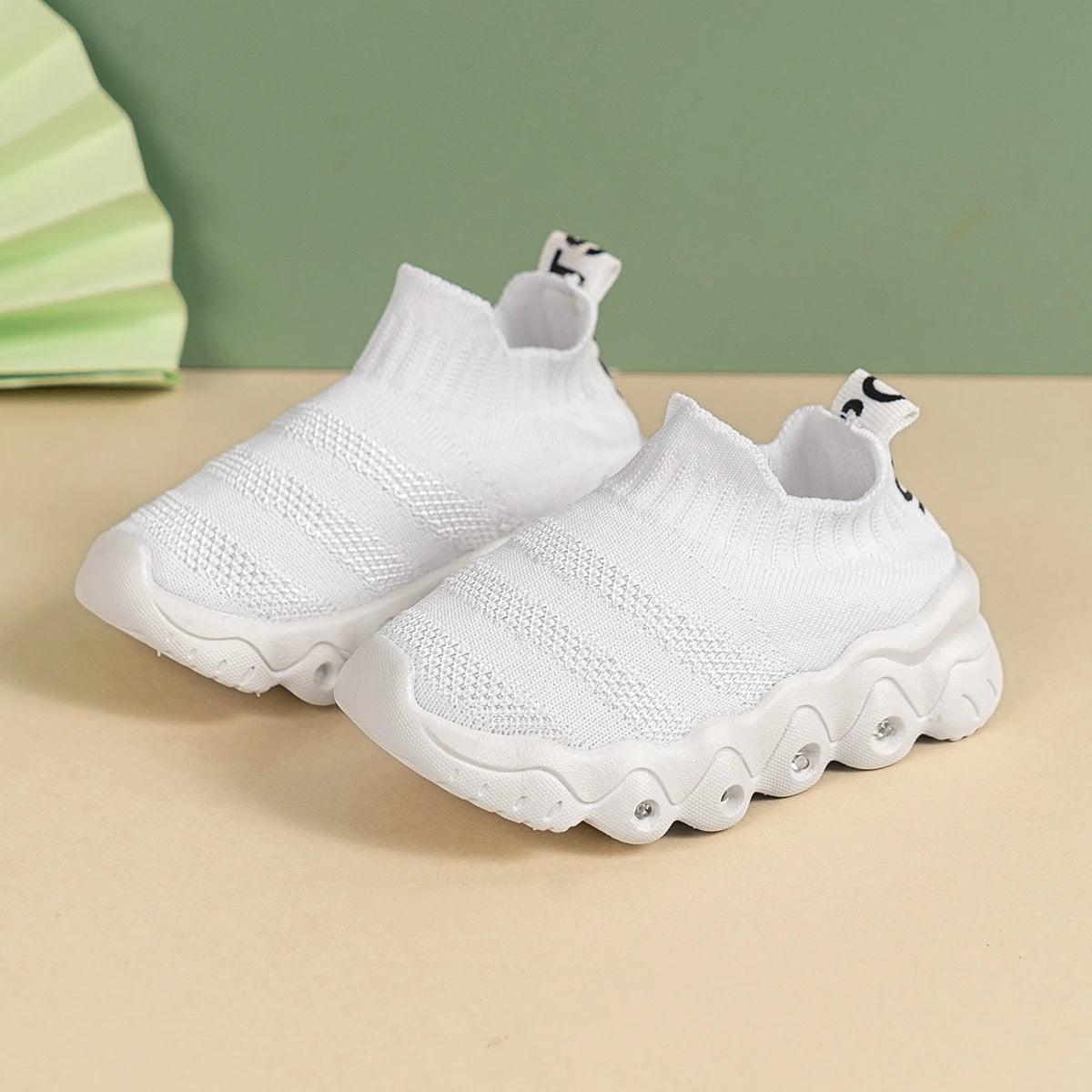 Spring and autumn children's socks and shoes, boys and girls fly woven breathable light soles, one foot casual shoes, light shoe
