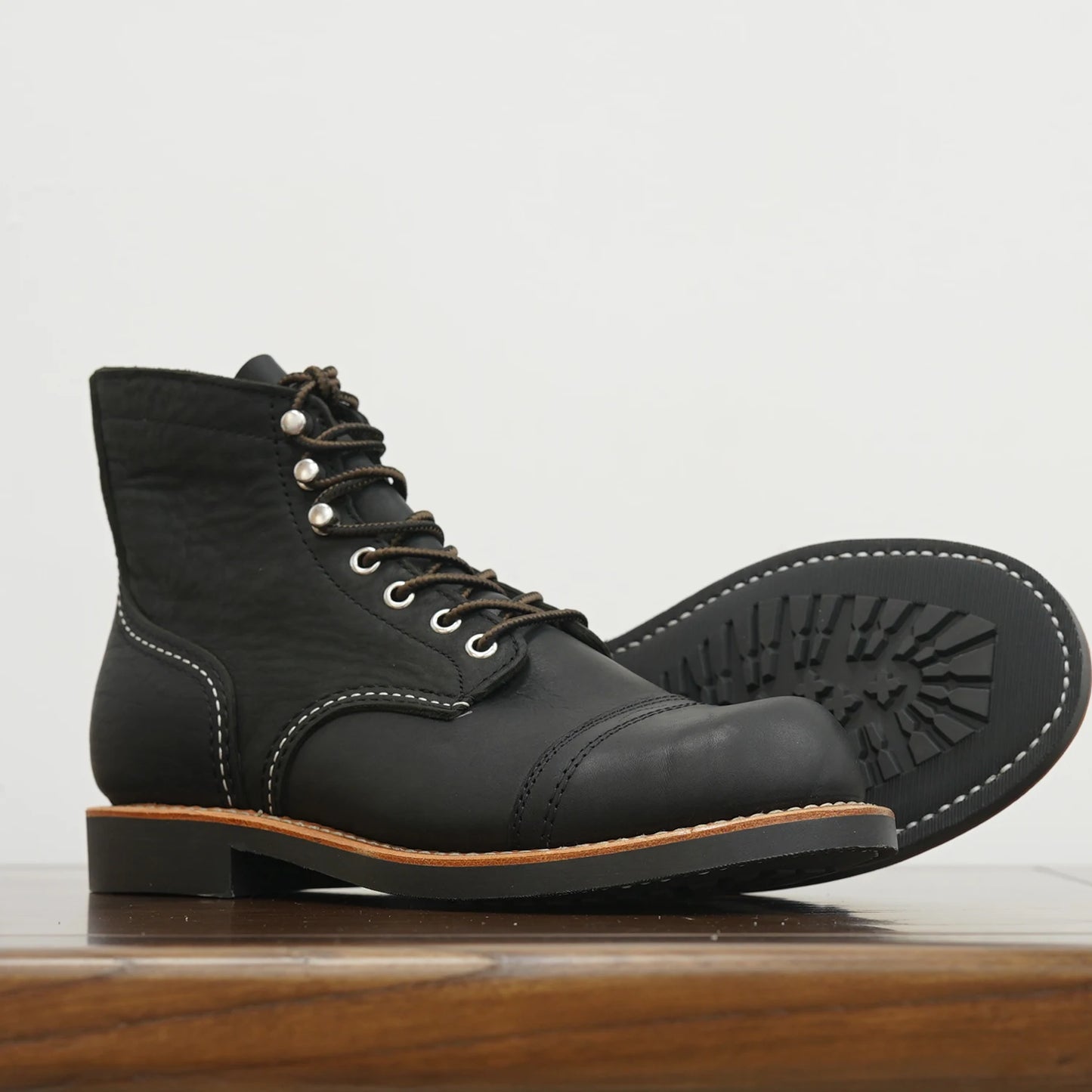 TINTINOS Durable Goodyear-Welted Stitchdown Rugged Style Work Boots Heritage Genuine Leather Moctoeboots For Men 8084 Iron Ranger Boots