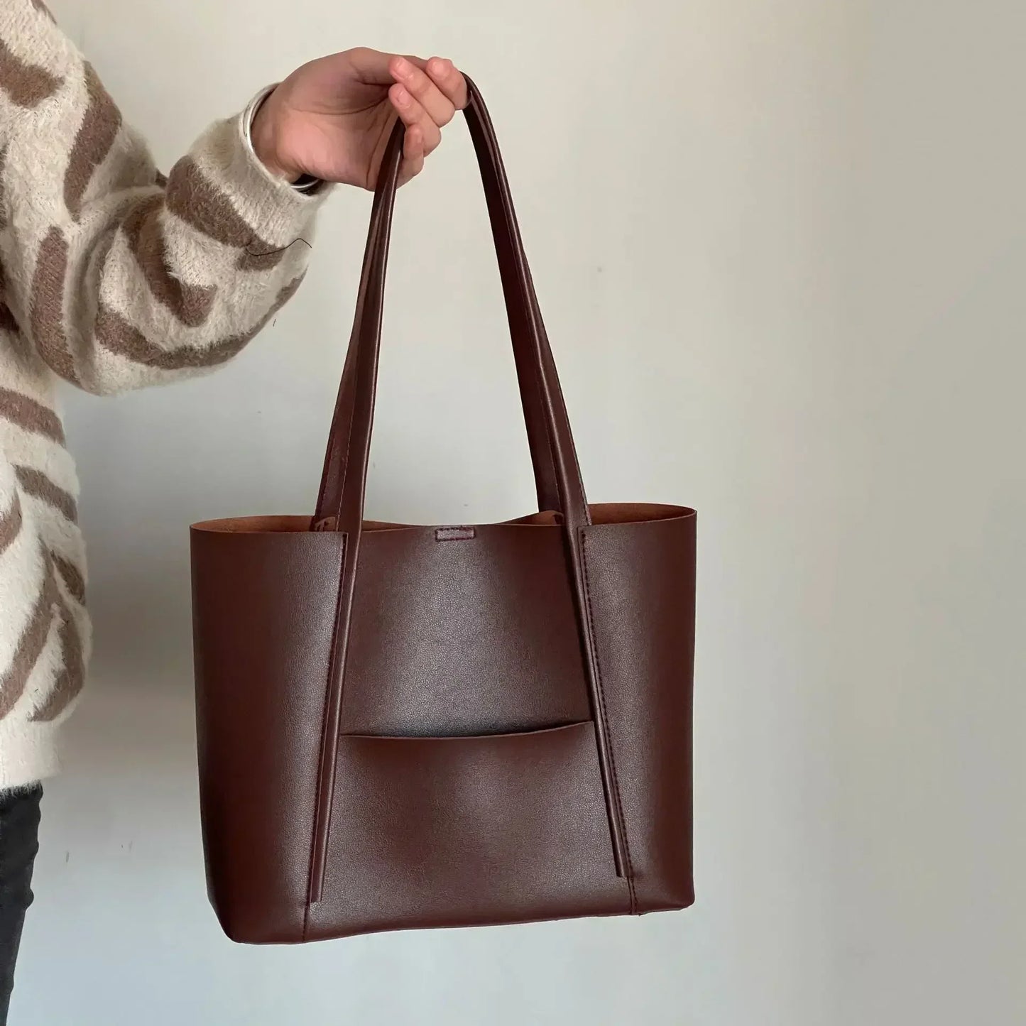 AMAZONY 2024 New Bucket Bag Fashionable and Versatile Large Capacity Simple Bucket Casual Shoulder Tote Bag Designer Bag