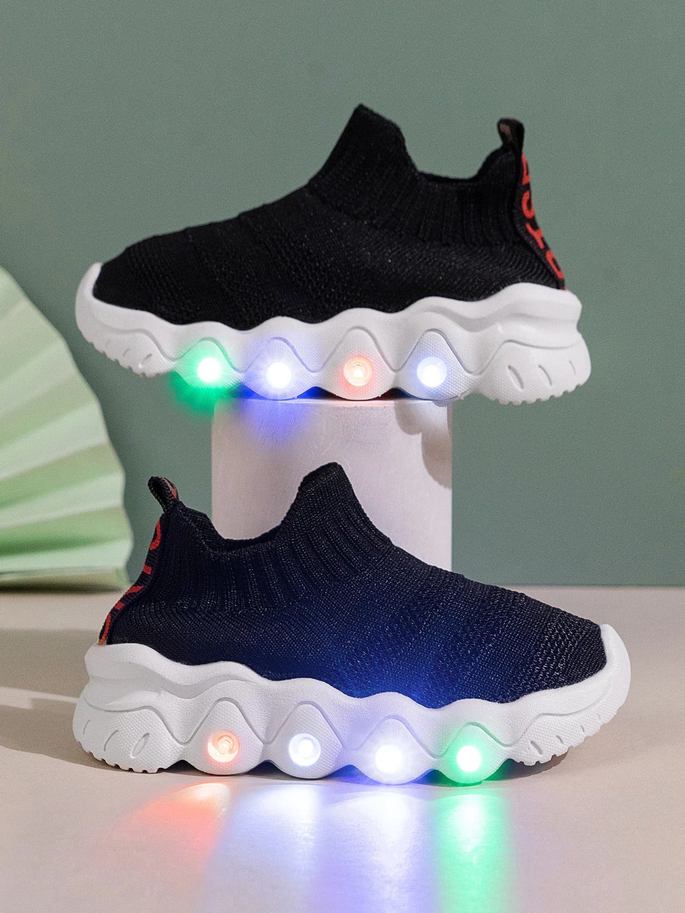 Spring and autumn children's socks and shoes, boys and girls fly woven breathable light soles, one foot casual shoes, light shoe