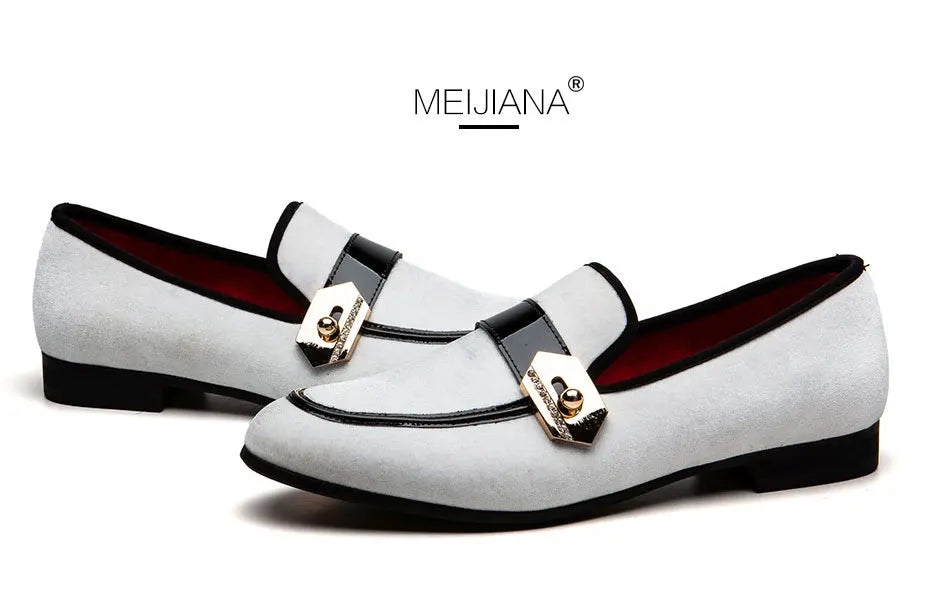 New 2025 Men Moccasins Shoes Men's Loafers Dress Shoes Classic Fashion Metal Decoration Men Velvet Loafers Luxury Wedding Party Shoes