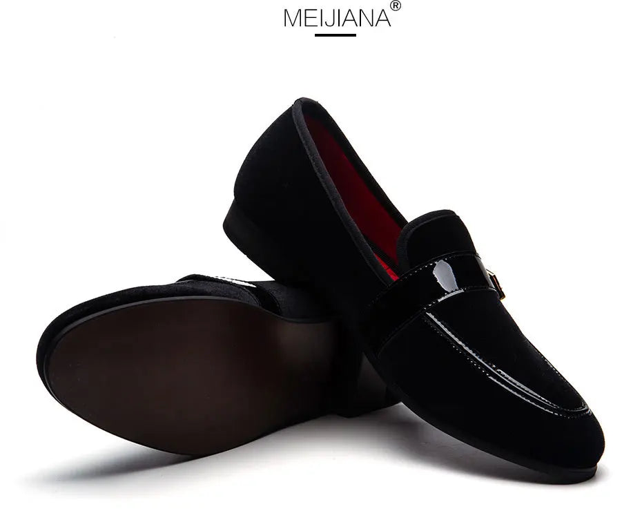 New 2025 Men Moccasins Shoes Men's Loafers Dress Shoes Classic Fashion Metal Decoration Men Velvet Loafers Luxury Wedding Party Shoes