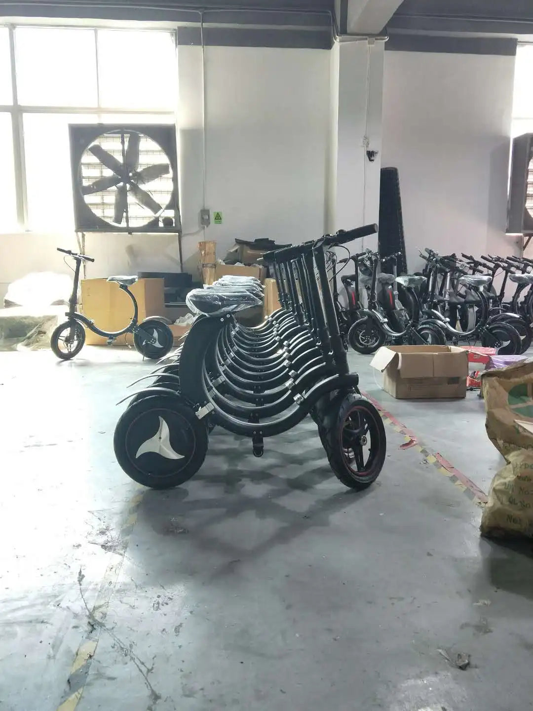 New 2025 Moped Folding Intelligent Mini Adults Electric Bike Lithium-ion Batteries Light and Convenient Electric Scooter