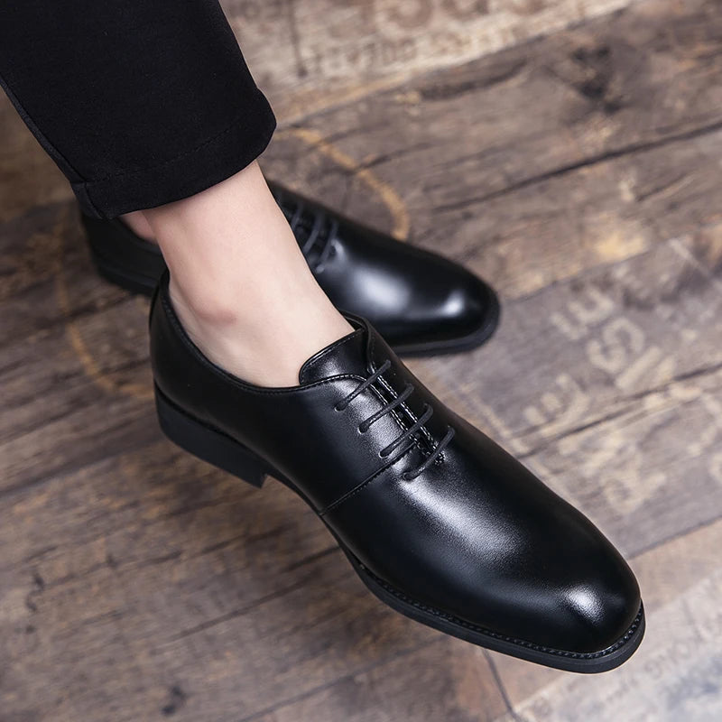 Brand New 2024-2025 Fashion Luxury Designer Black Brown Leather Oxford Shoes For Men Formal Wedding Prom Dress Homecoming Sapatos Tenis Masculino