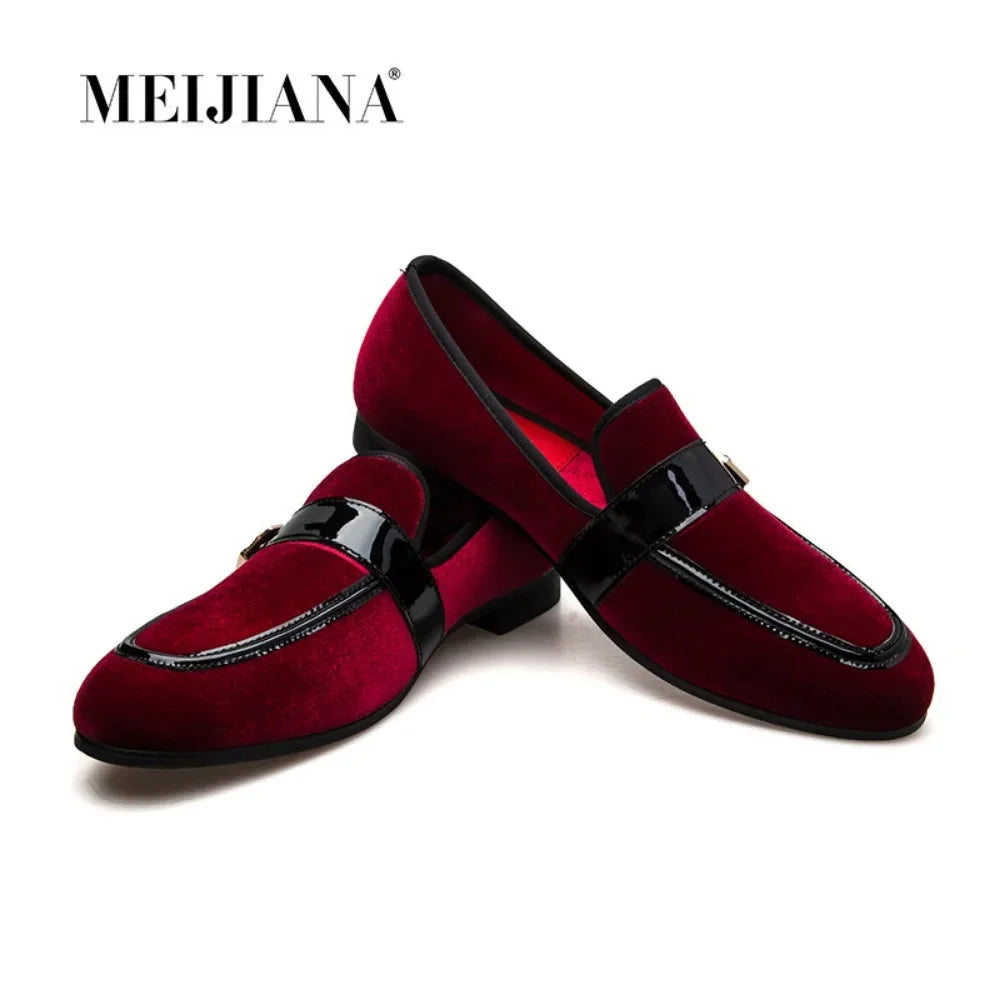 New 2025 Men Moccasins Shoes Men's Loafers Dress Shoes Classic Fashion Metal Decoration Men Velvet Loafers Luxury Wedding Party Shoes