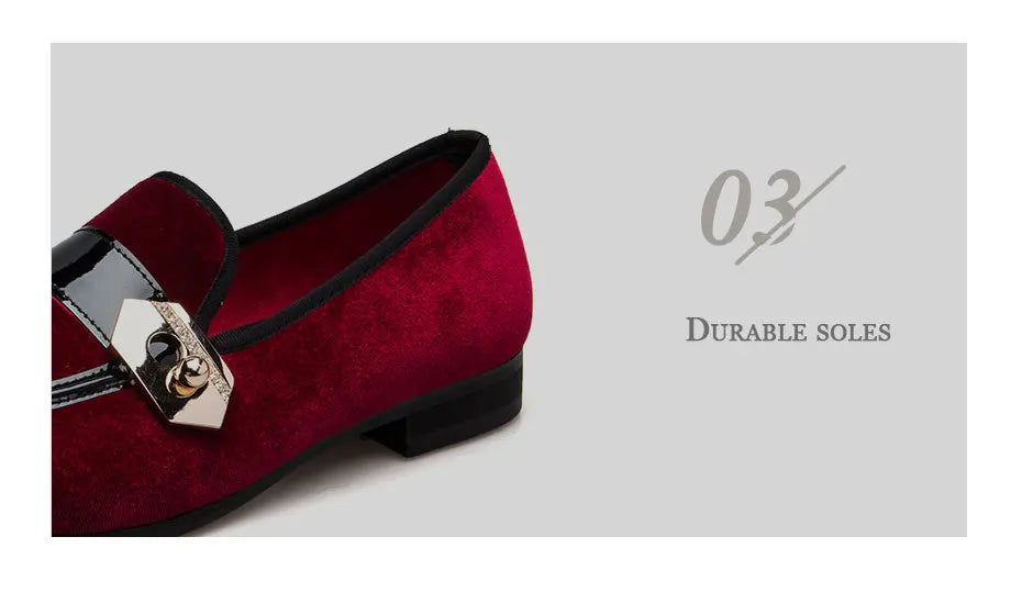 New 2025 Men Moccasins Shoes Men's Loafers Dress Shoes Classic Fashion Metal Decoration Men Velvet Loafers Luxury Wedding Party Shoes