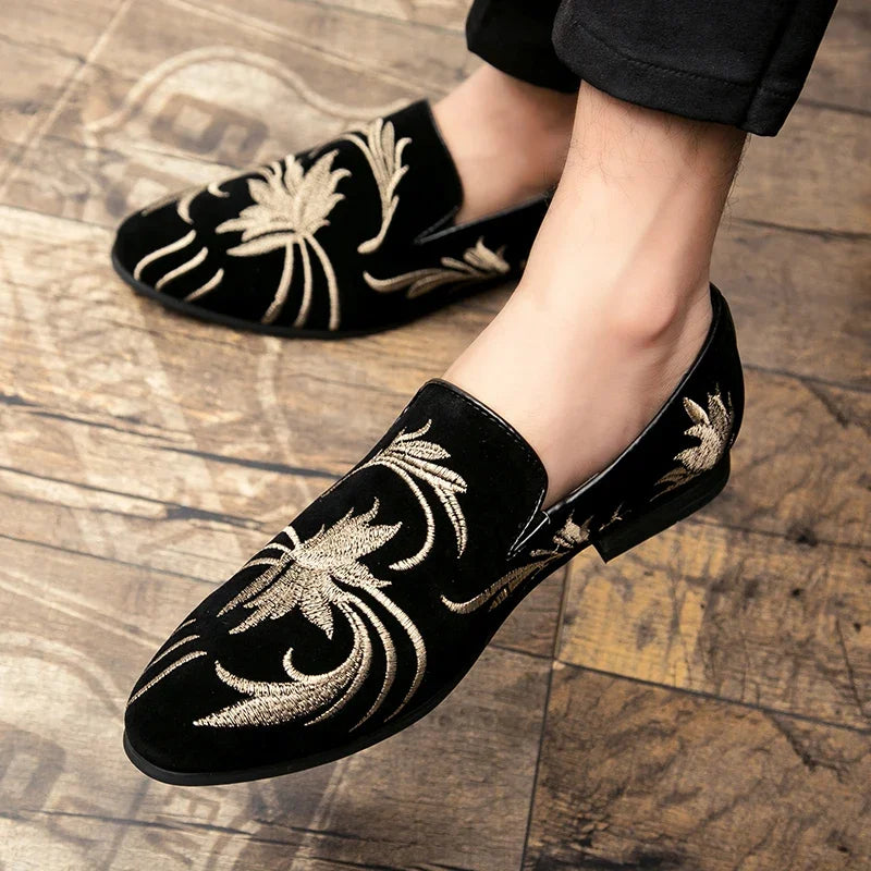 Men's Fashion Suede Leather Embroidery Loafers Mens Casual Printed Moccasins Wedding Shoes Man Party Driving Flats Sizes 38-47