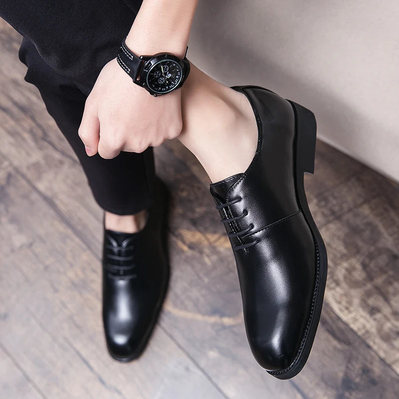 Brand New 2024-2025 Fashion Luxury Designer Black Brown Leather Oxford Shoes For Men Formal Wedding Prom Dress Homecoming Sapatos Tenis Masculino