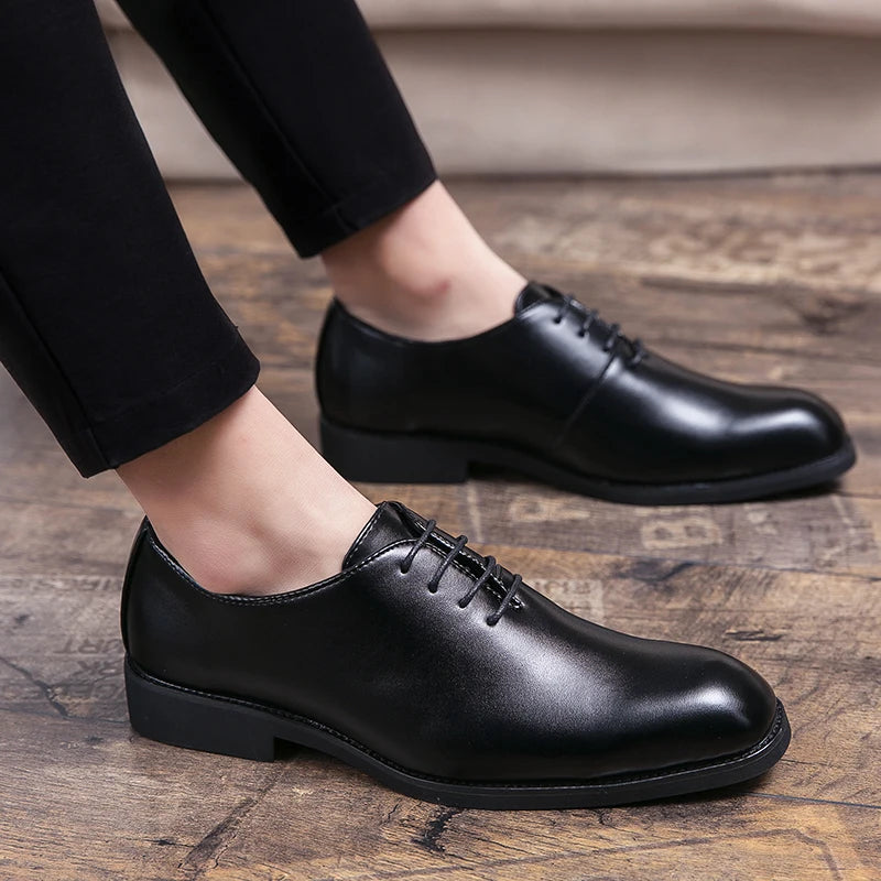 Brand New 2024-2025 Fashion Luxury Designer Black Brown Leather Oxford Shoes For Men Formal Wedding Prom Dress Homecoming Sapatos Tenis Masculino