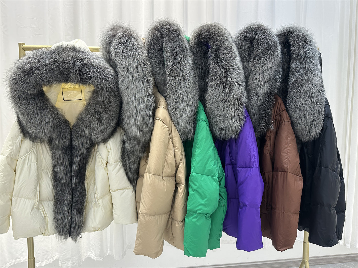 NEW 2024 2025 Women Coat White Duck Down Jacket Super Large Real Silver Fox Fur Collar Hooded New Fashion Outerwear Puffer Jacket New