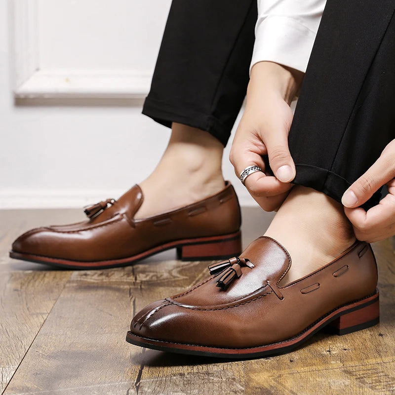 Italian Men Casual Leather Loafers Classic Business Dress Casual Shoes High Quality Tassel Antiskid Wedding Office Leather Shoes