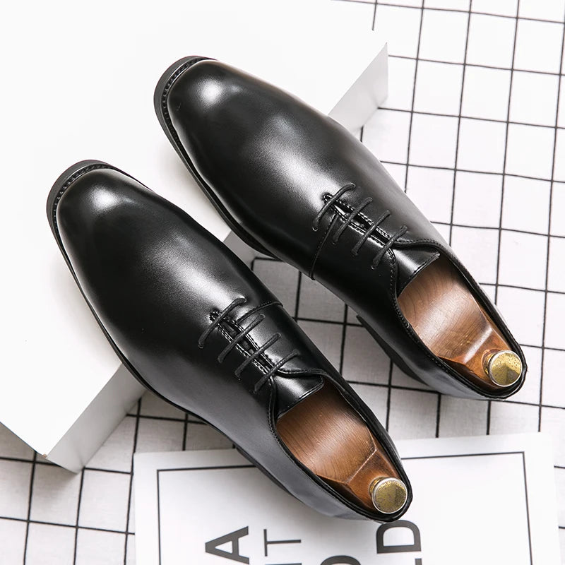 Brand New 2024-2025 Fashion Luxury Designer Black Brown Leather Oxford Shoes For Men Formal Wedding Prom Dress Homecoming Sapatos Tenis Masculino