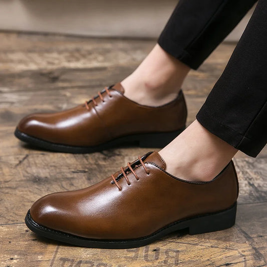 Brand New 2024-2025 Fashion Luxury Designer Black Brown Leather Oxford Shoes For Men Formal Wedding Prom Dress Homecoming Sapatos Tenis Masculino
