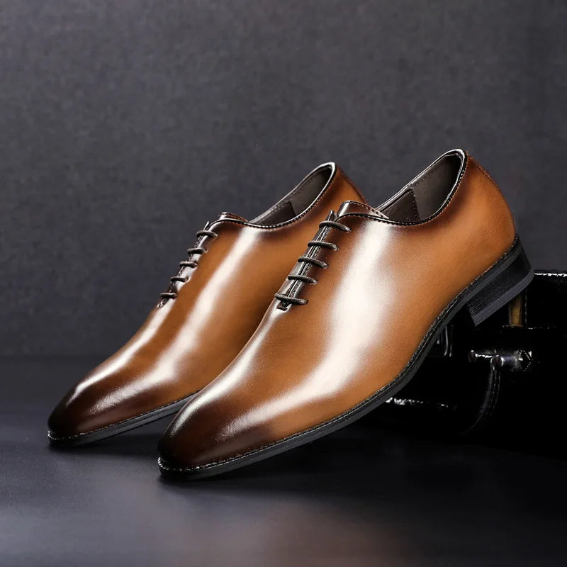 English new Style 2024-2025  Men Leather Shoes Prince Classic Formal Whole-cut Dress Shoes Hand Rubbing Lace Up Business Leather Shoes Oxford