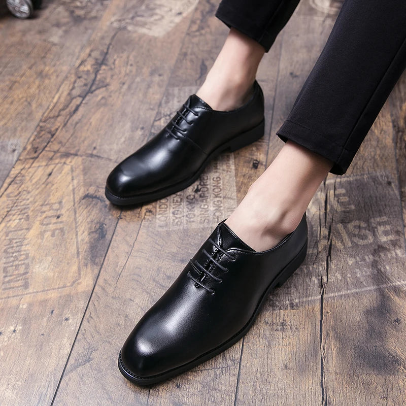 Brand New 2024-2025 Fashion Luxury Designer Black Brown Leather Oxford Shoes For Men Formal Wedding Prom Dress Homecoming Sapatos Tenis Masculino