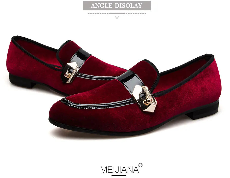 New 2025 Men Moccasins Shoes Men's Loafers Dress Shoes Classic Fashion Metal Decoration Men Velvet Loafers Luxury Wedding Party Shoes