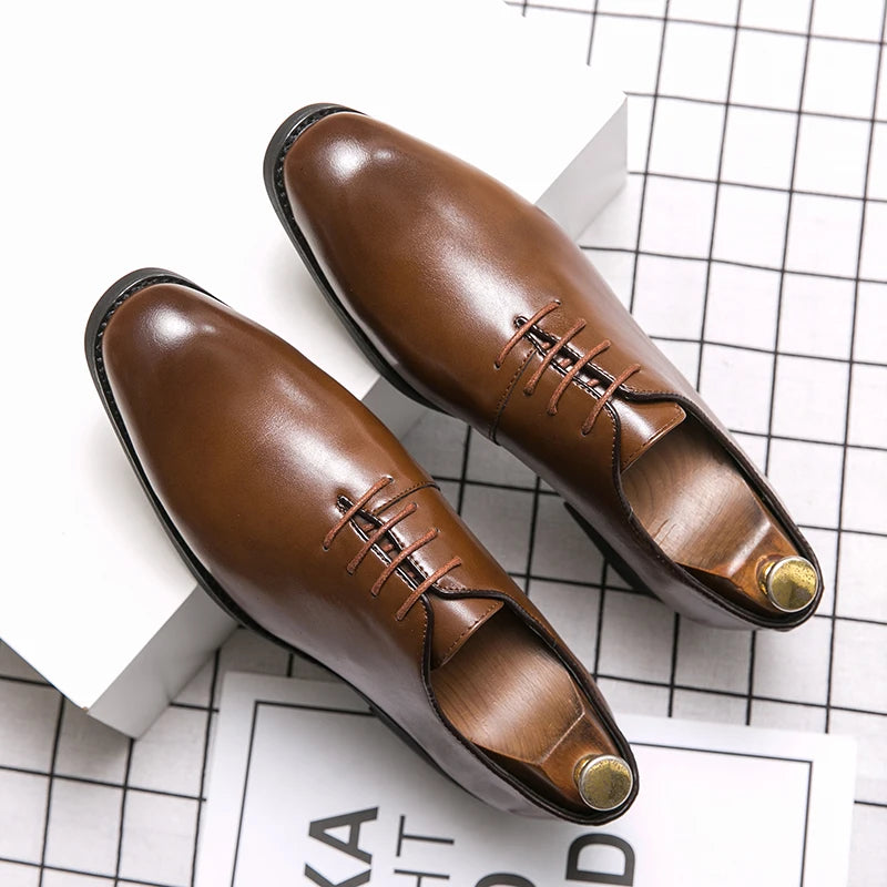 Brand New 2024-2025 Fashion Luxury Designer Black Brown Leather Oxford Shoes For Men Formal Wedding Prom Dress Homecoming Sapatos Tenis Masculino