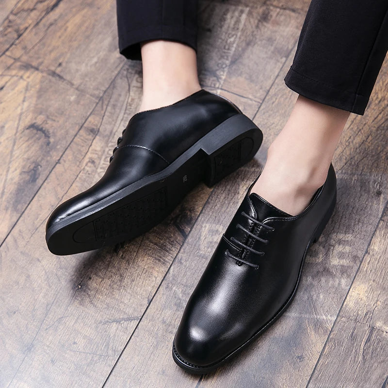 Brand New 2024-2025 Fashion Luxury Designer Black Brown Leather Oxford Shoes For Men Formal Wedding Prom Dress Homecoming Sapatos Tenis Masculino